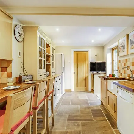 4 Bed In Bedale G0122 Holiday home *