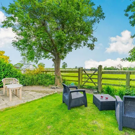 4 Bed In Bedale G0122 Holiday home Hackforth