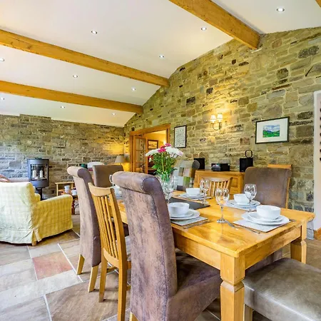 4 Bed In Bedale G0122 * Hackforth